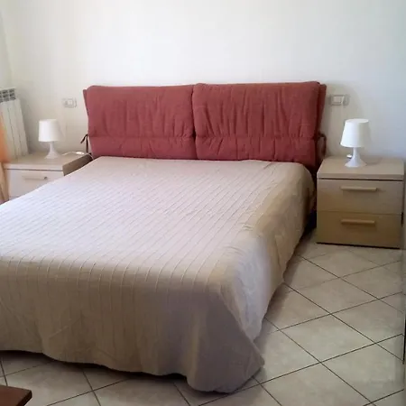 With 2 Bedrooms In San Tommaso Tre Archi With Wonderful Sea View And Furnished Terrace 200 M From The Beach Apartamento *