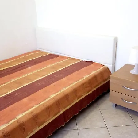 Apartamento With 2 Bedrooms In San Tommaso Tre Archi With Wonderful Sea View And Furnished Terrace 200 M From The Beach *