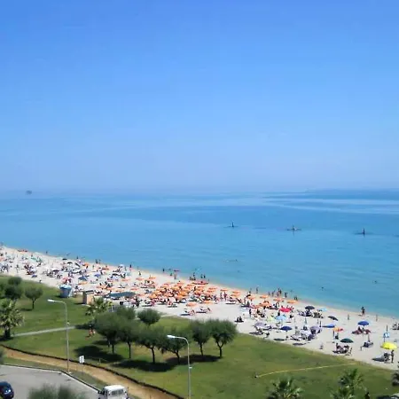 With 2 Bedrooms In San Tommaso Tre Archi With Wonderful Sea View And Furnished Terrace 200 M From The Beach Apartamento